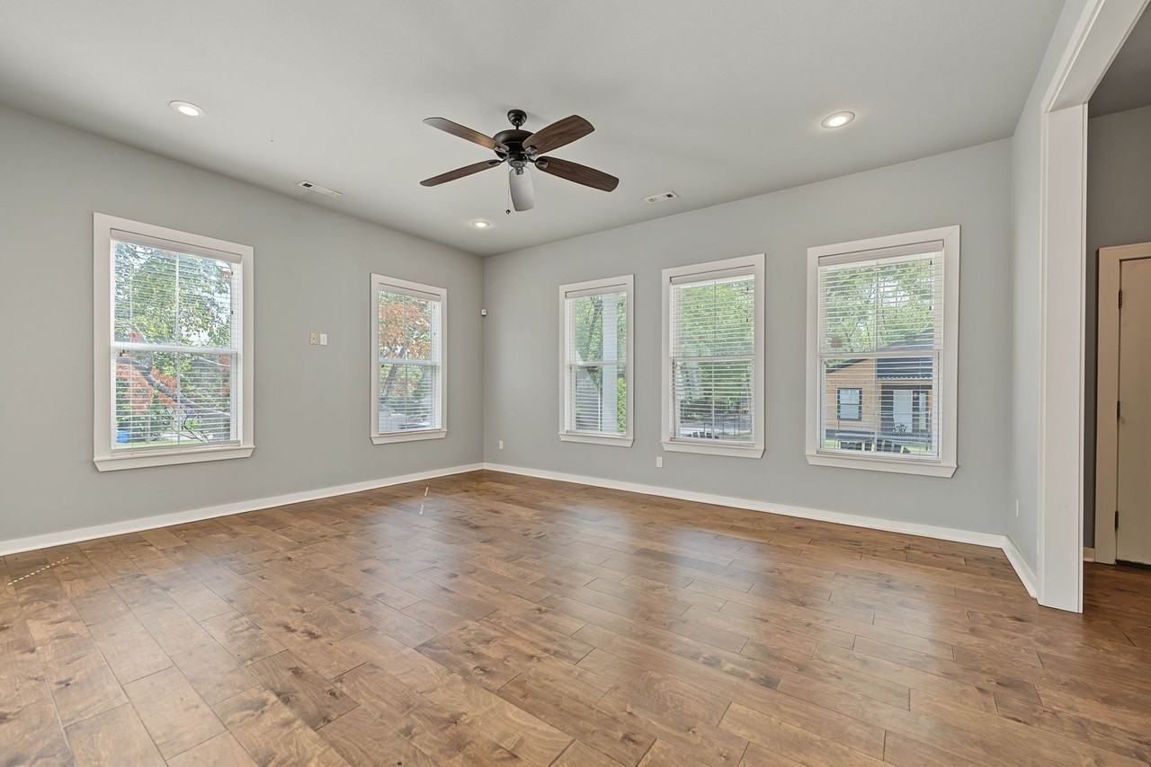 380 S East Ave - Photo 4 of 21