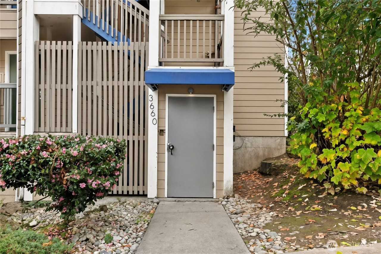 3660 Whitman Ave N #6 - Photo 3 of 20