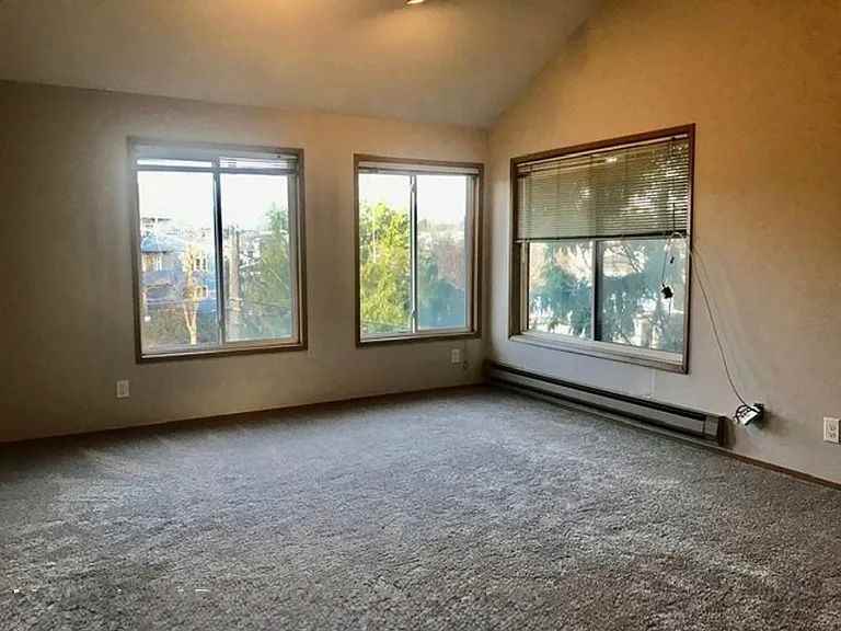 3660 Whitman Ave N #6 - Photo 4 of 20