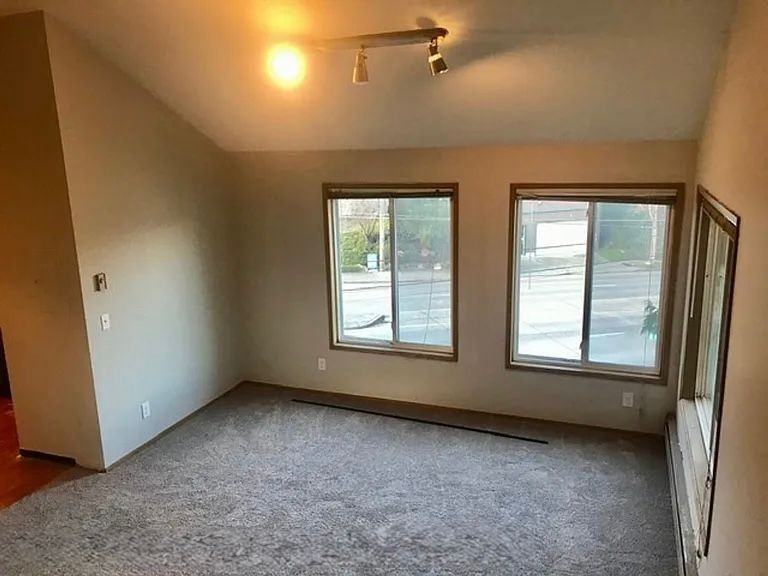 3660 Whitman Ave N #6 - Photo 5 of 20