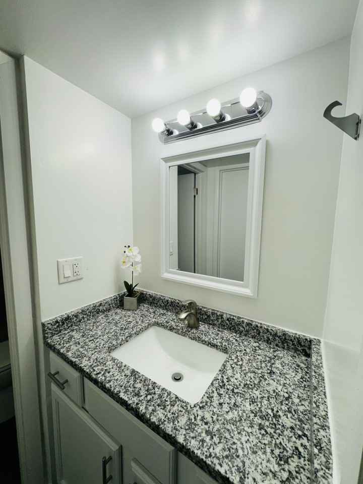 1541 Oakwood Ave #NA - Photo 4 of 9