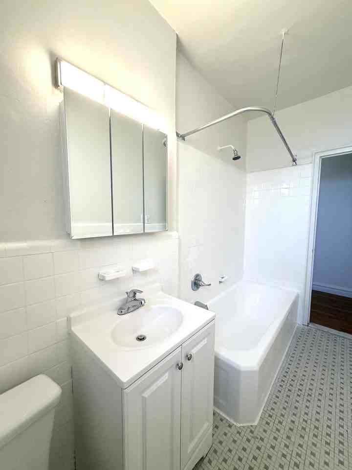 3240 Henry Hudson Pkwy #6M - Photo 5 of 19