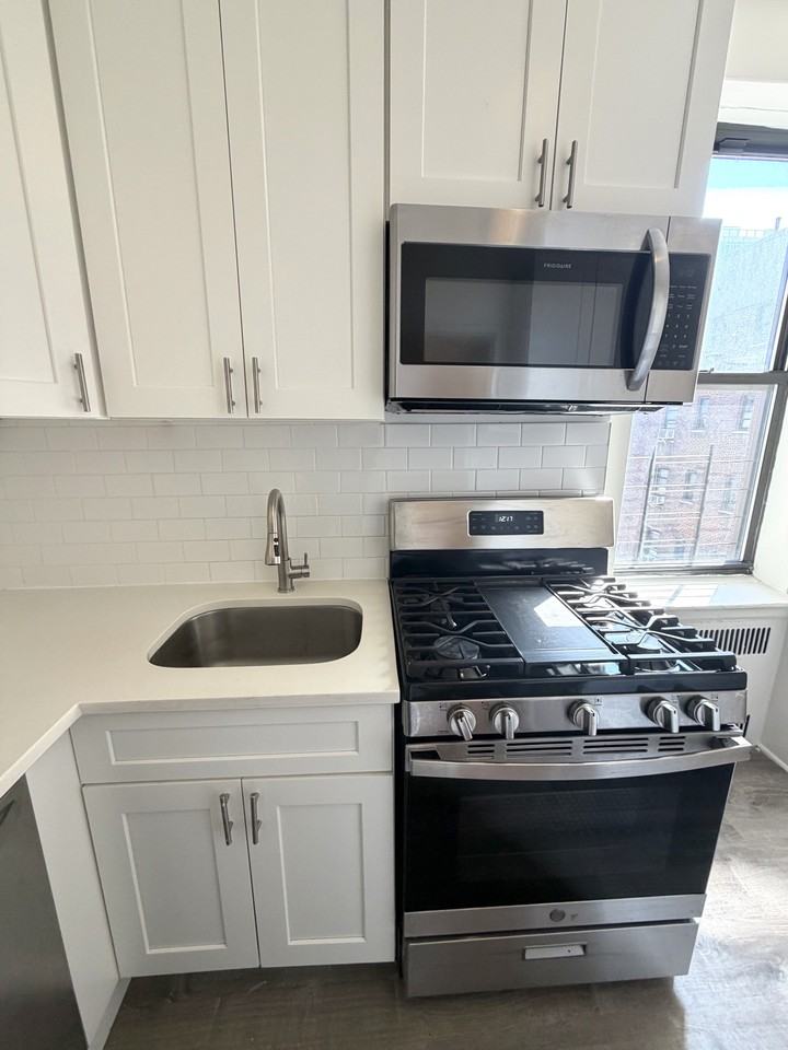 3240 Henry Hudson Pkwy #6M - Photo 6 of 19