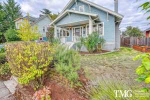 featured image of 4829 Ne Garfield Ave
