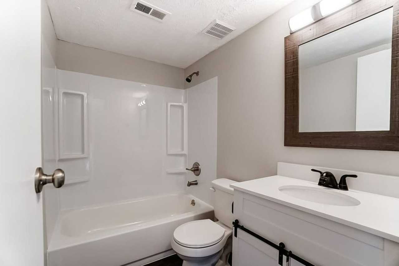 718 Collins Ave | 12/24 - Photo 7 of 16