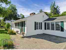 featured image of 7 Sunset Rd