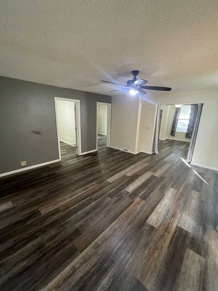 Beautiful updated apartments walking distance to Indianola townsquare - Photo 3 of 18