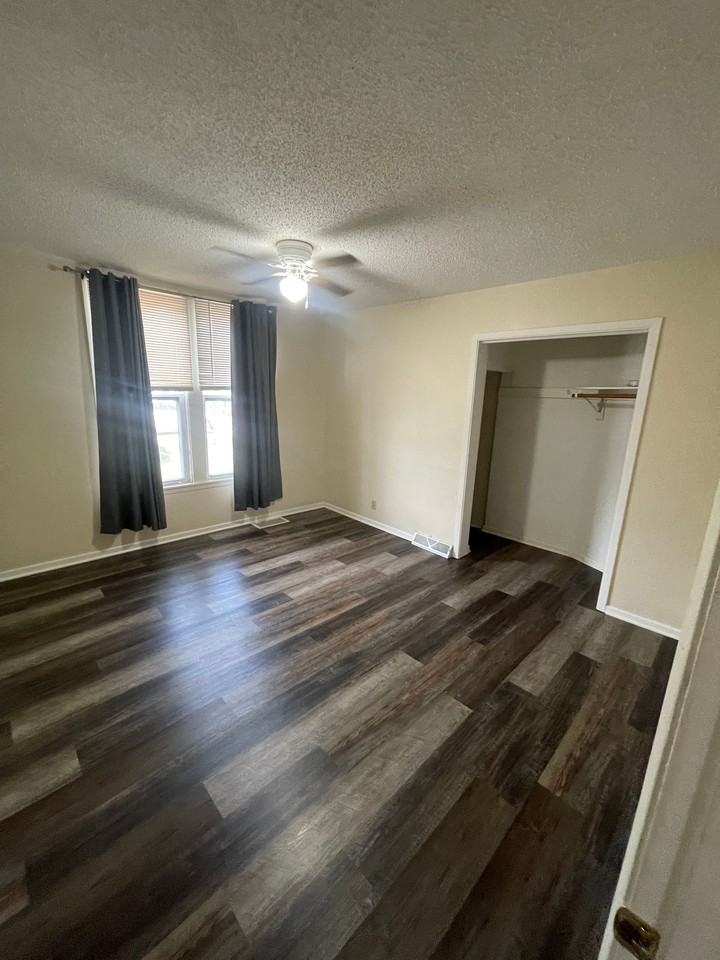 Beautiful updated apartments walking distance to Indianola townsquare - Photo 5 of 18