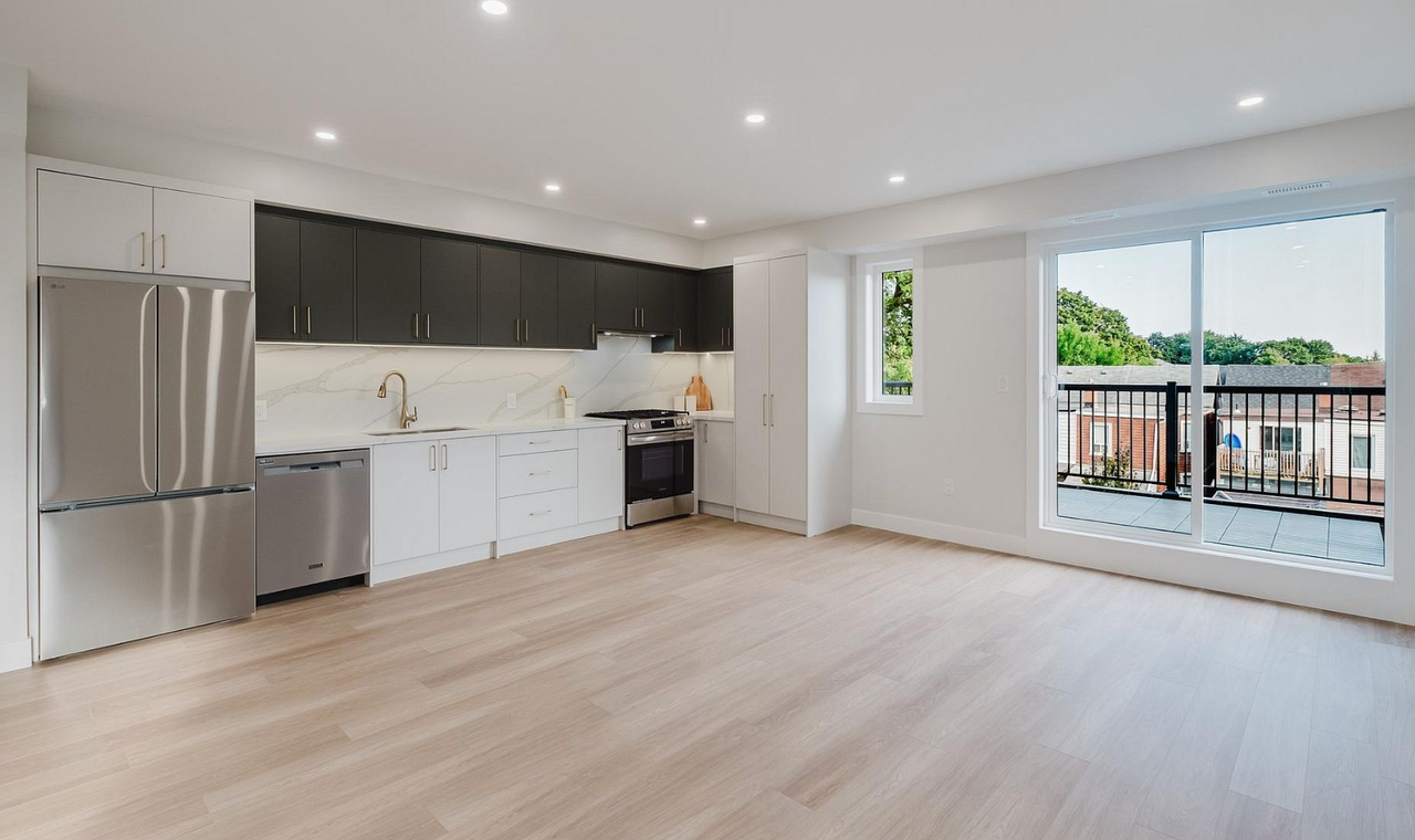 37 Milverton Boulevard #3 - Photo 2 of 8
