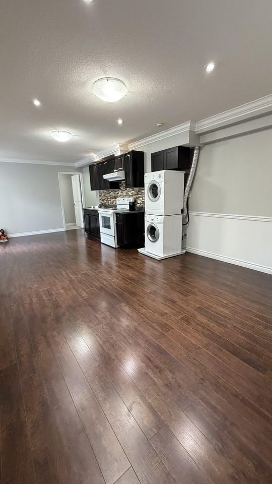 16933 84 Avenue - Photo 2 of 9
