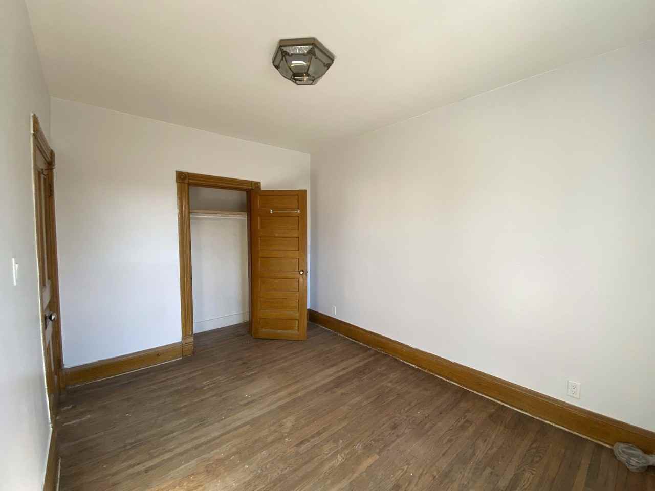 123 Markham St - Photo 5 of 15