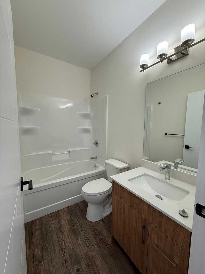 26 King Bay - Photo 3 of 11