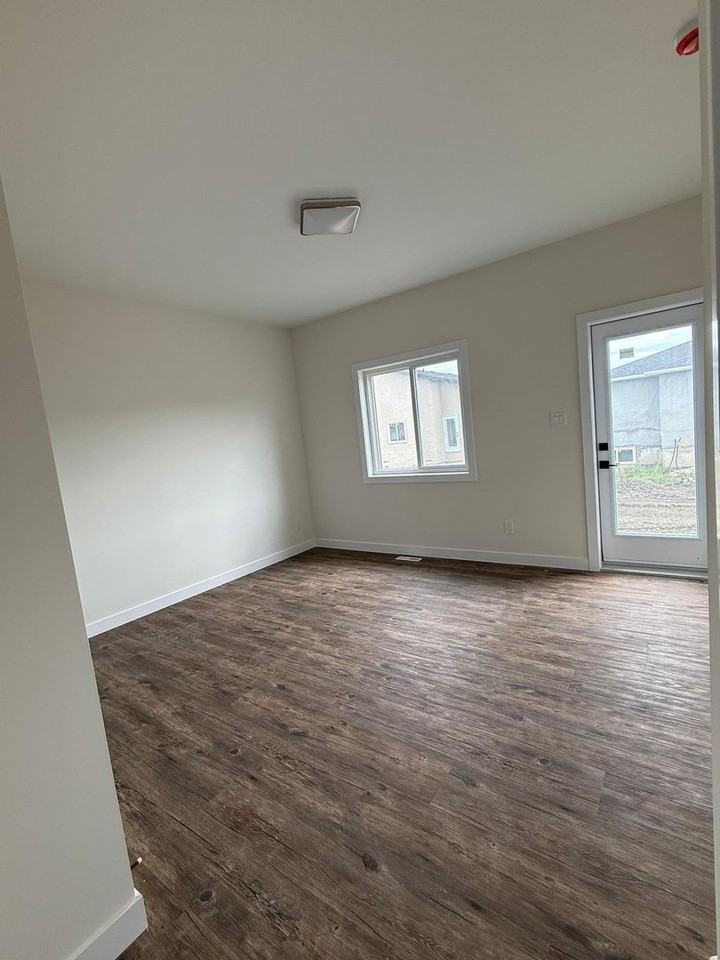 26 King Bay - Photo 4 of 11