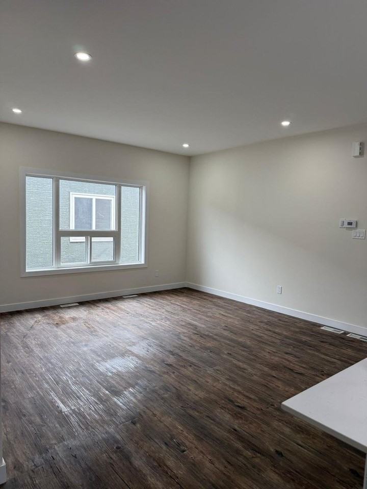26 King Bay - Photo 6 of 11
