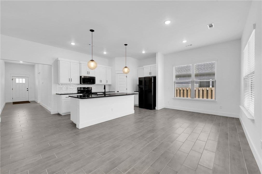1410 Emmerson St - Photo 3 of 26