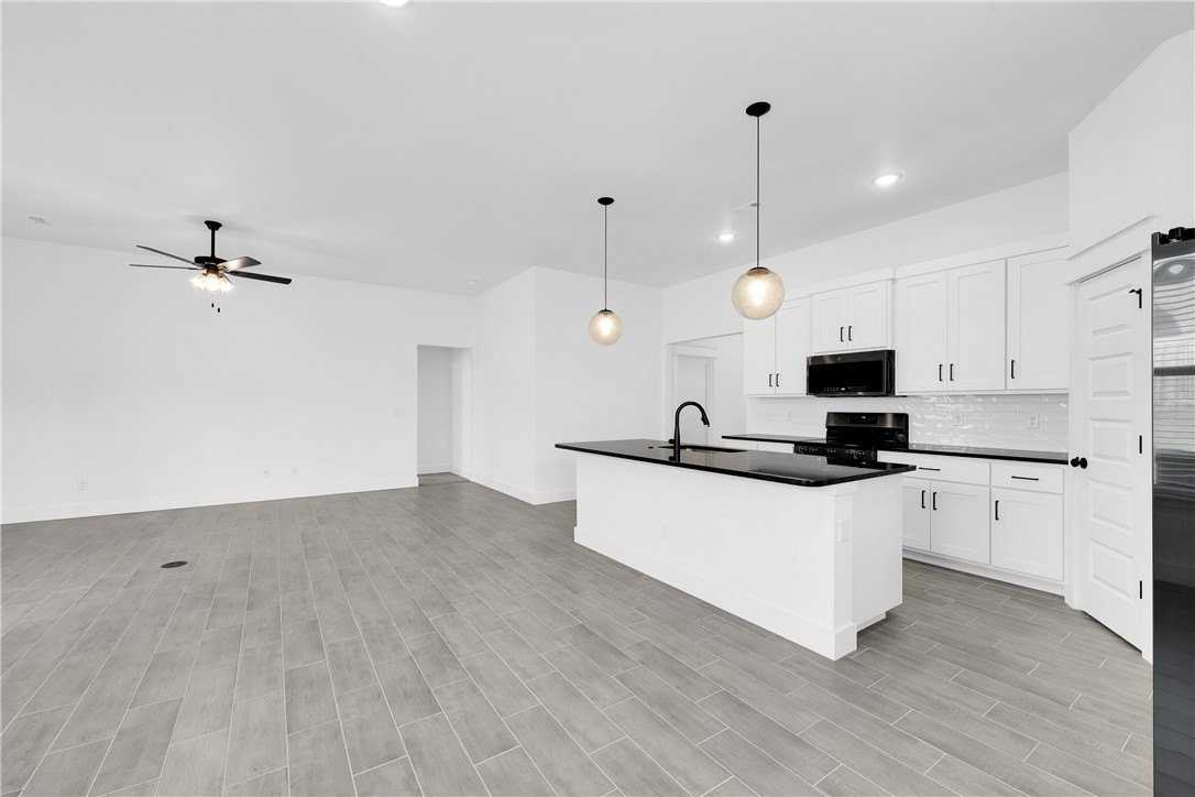 1410 Emmerson St - Photo 7 of 26
