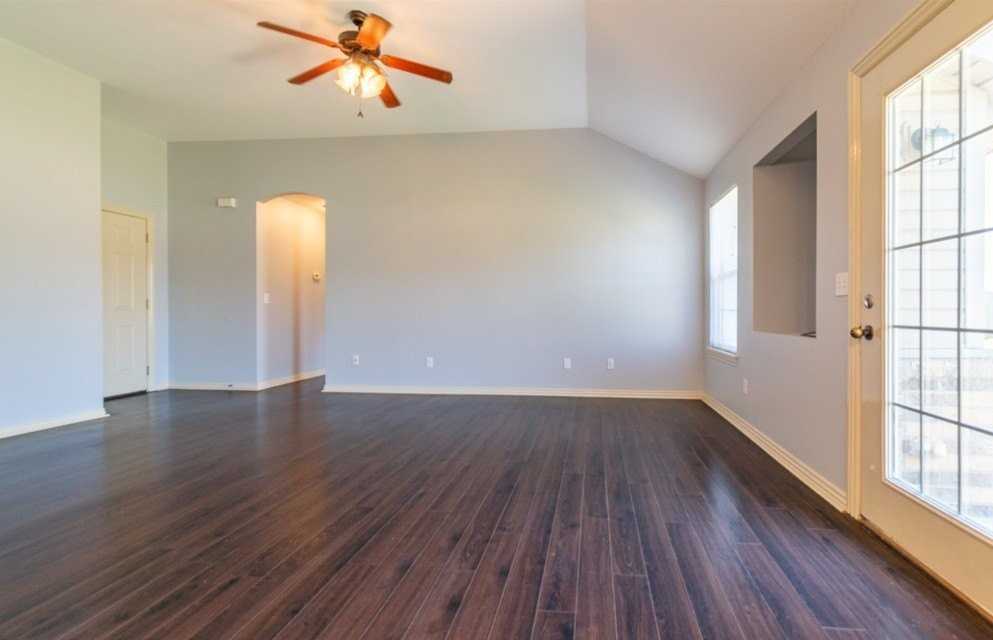 1032 Morgan Haley Ln - Photo 5 of 22
