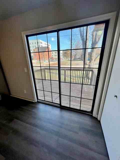 403 Se F St #A - Photo 4 of 7