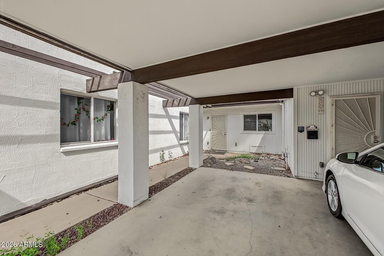 1702 E Gaylon Dr - Photo 4 of 35