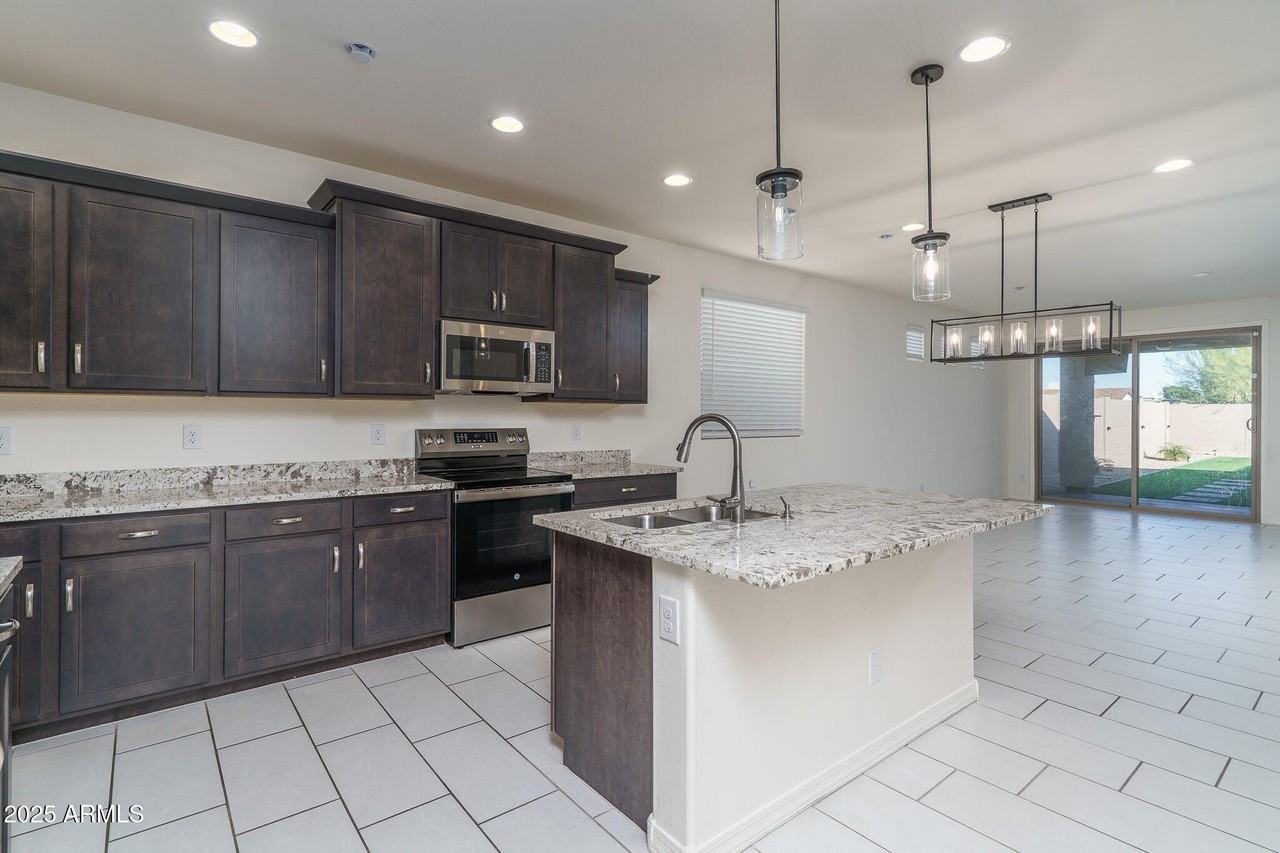 15011 N 55th Dr - Photo 4 of 40