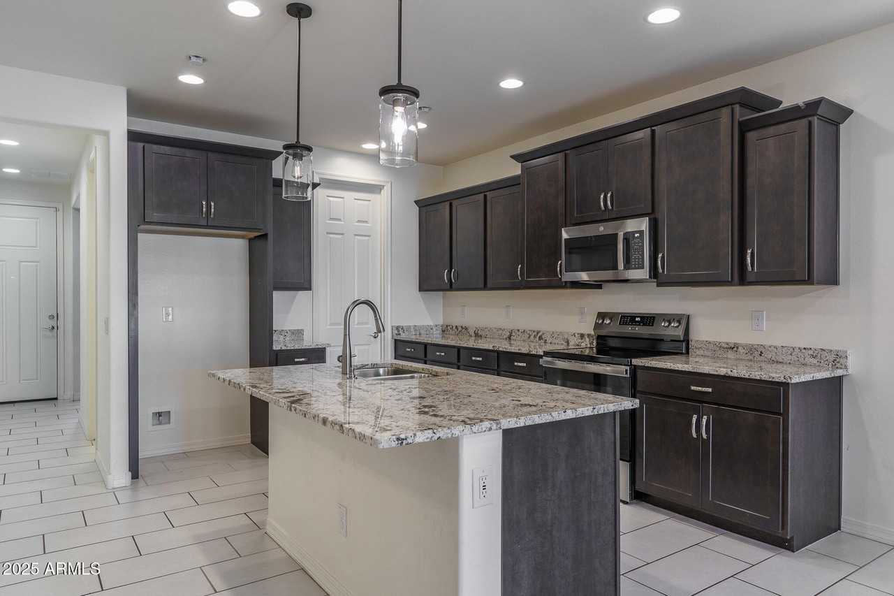 15011 N 55th Dr - Photo 5 of 40