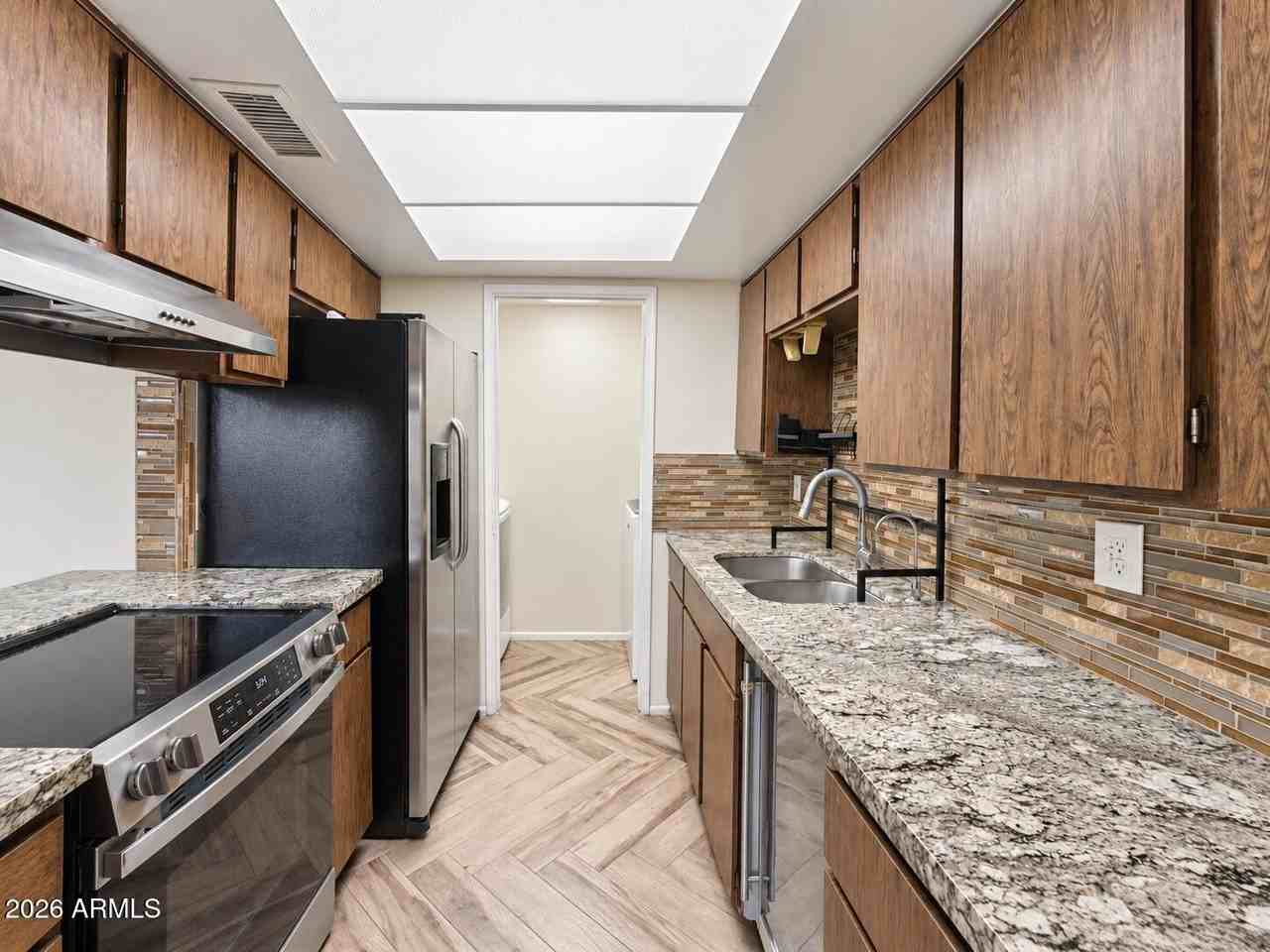 5934 N 48th Ln - Photo 5 of 31