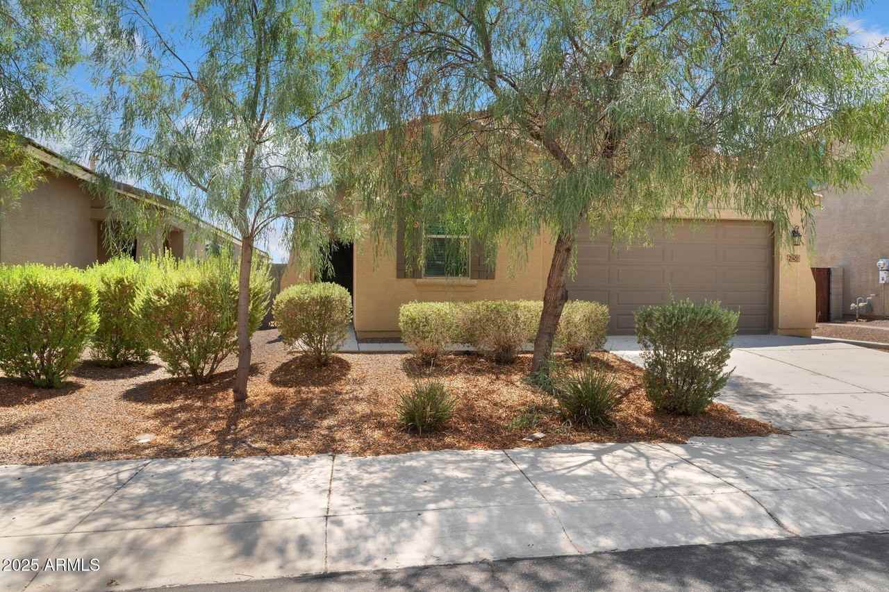 21451 W Palm Ln - Photo 6 of 20