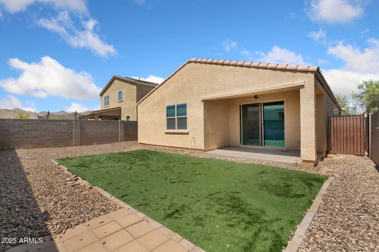 21451 W Palm Ln - Photo 7 of 20