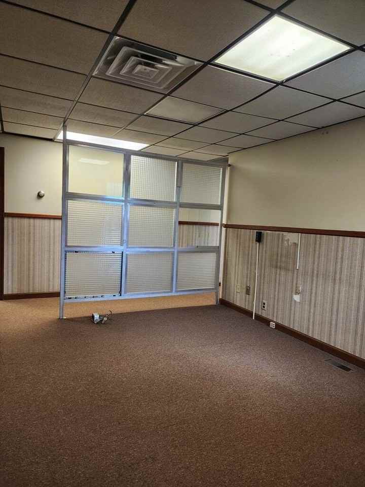 135 Dixieland Rd - Photo 4 of 16