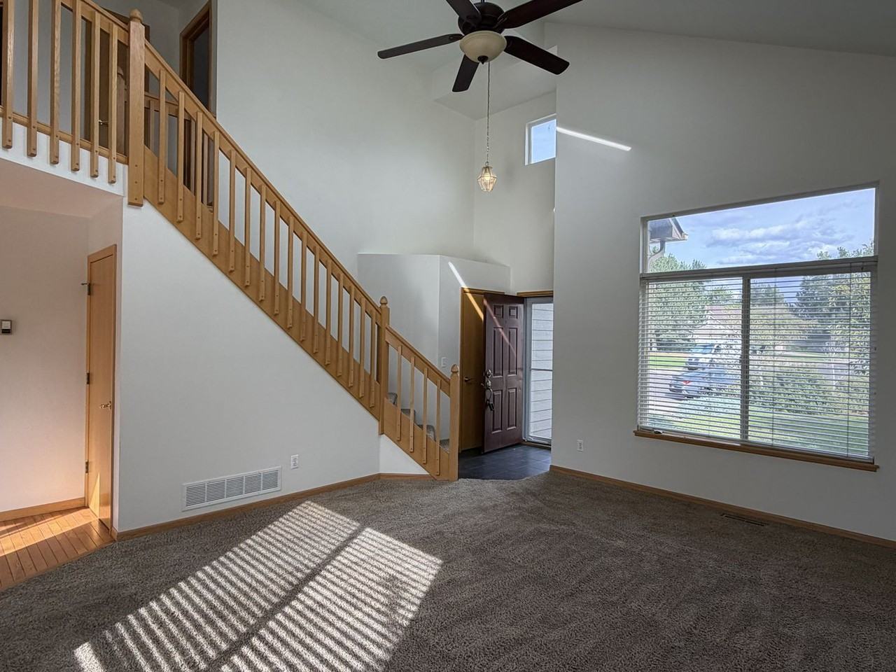625 Brewer Dr - Photo 4 of 17