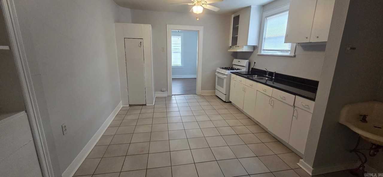 2000 Abigail St - Photo 5 of 13