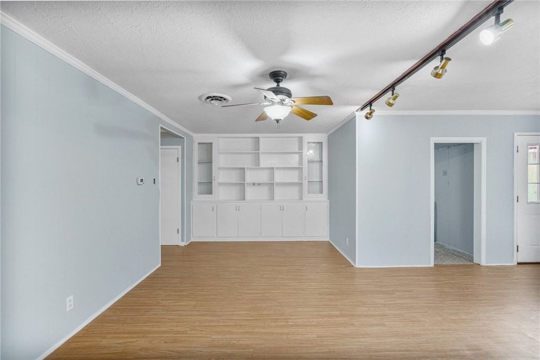 1061 Meadowbrook Dr - Photo 6 of 28