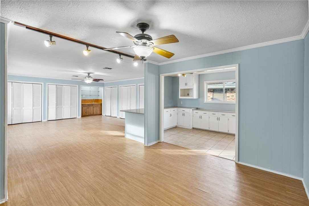 1061 Meadowbrook Dr - Photo 7 of 28