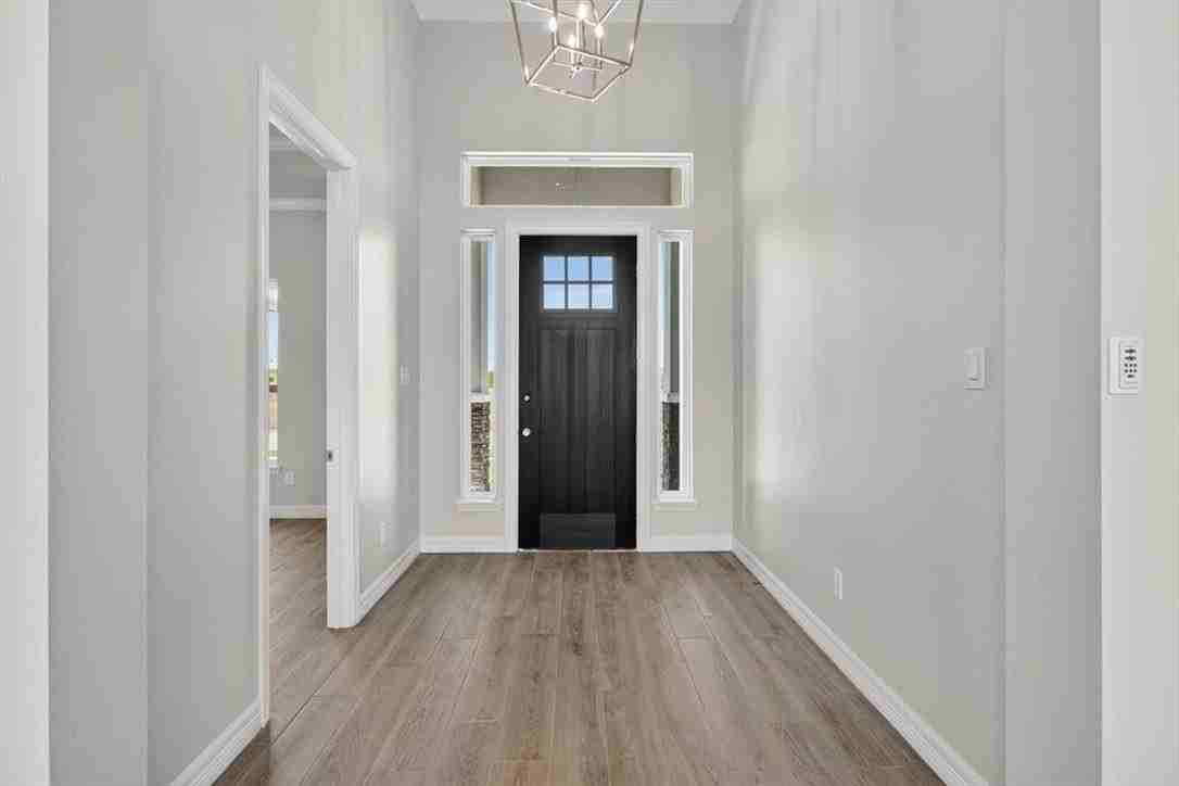 2110 Sera St - Photo 3 of 40