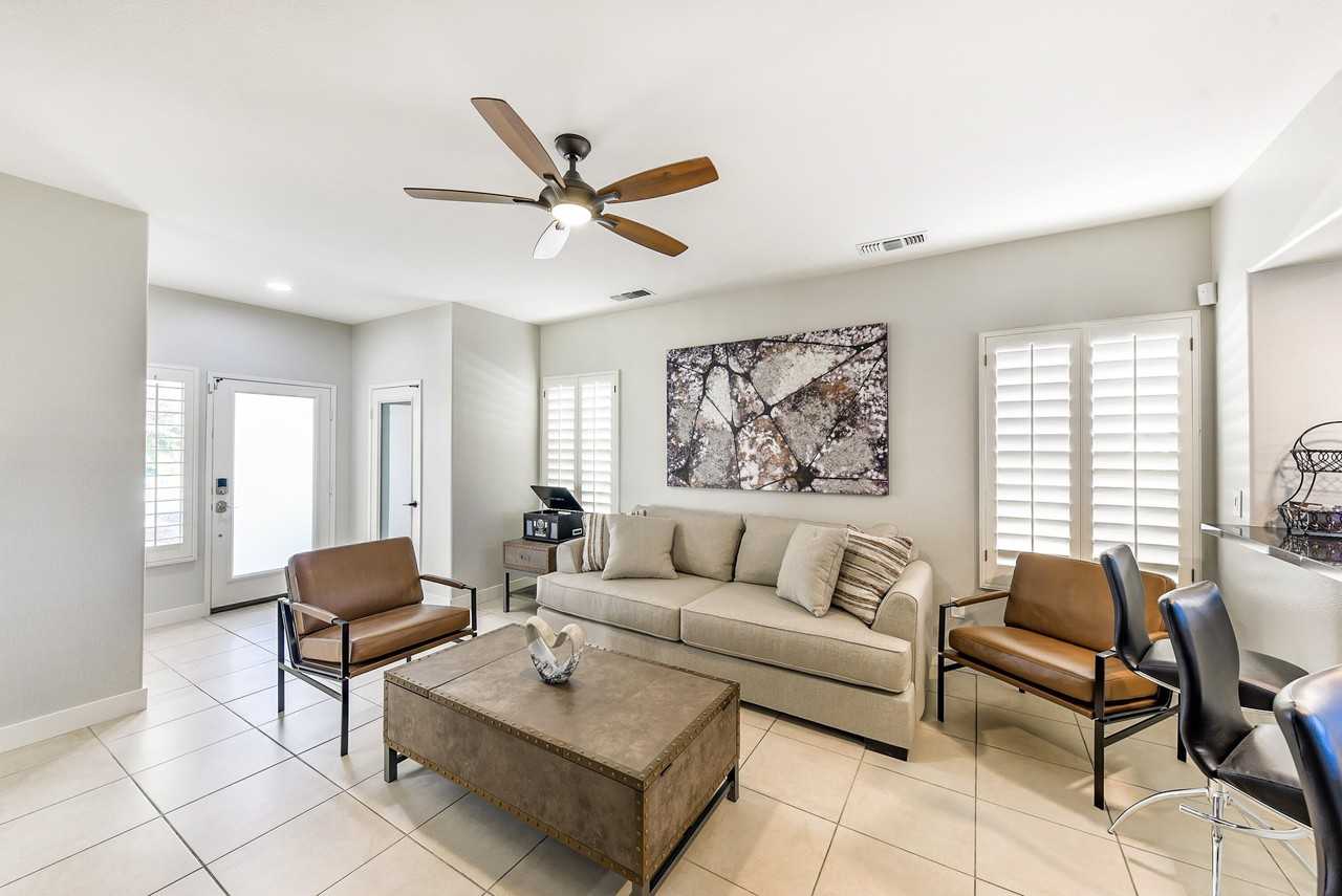 39676 Somerset Ave - Photo 4 of 32