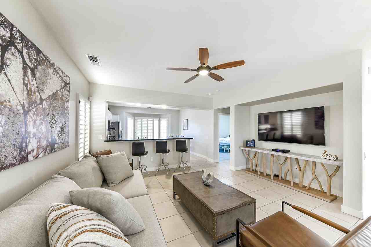 39676 Somerset Ave - Photo 6 of 32