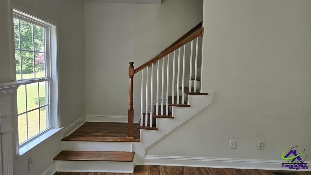 235 W Spring Dr - Photo 6 of 18