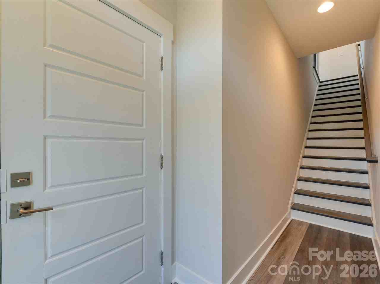 606 W End Dr - Photo 5 of 48
