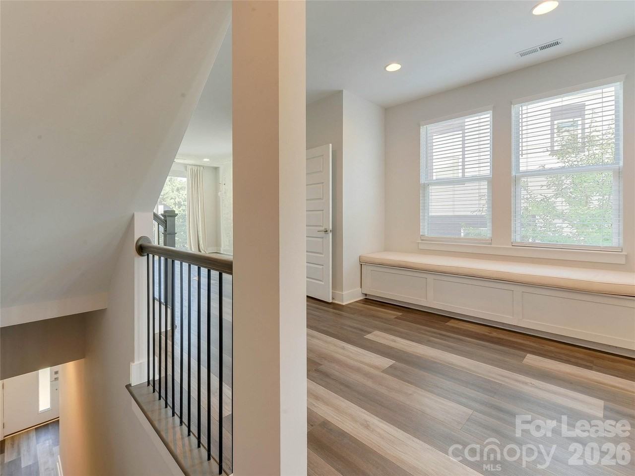 606 W End Dr - Photo 6 of 48