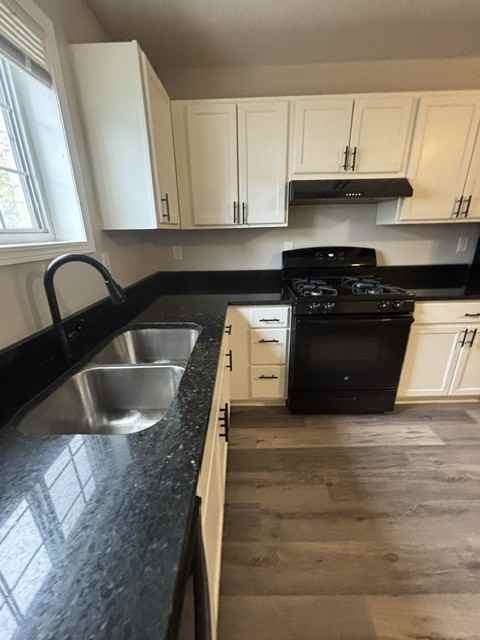 3555 Ash St #9 - Photo 4 of 14