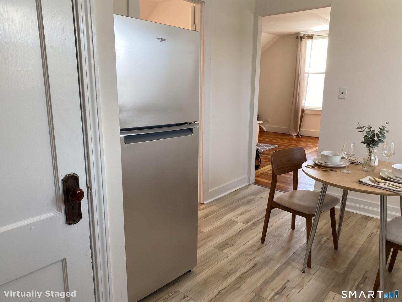 51 Indian Neck Ave - Photo 4 of 18