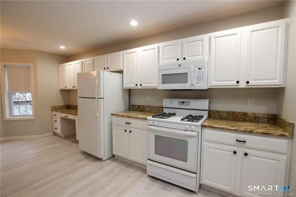 303 Larson Dr #303 - Photo 5 of 13
