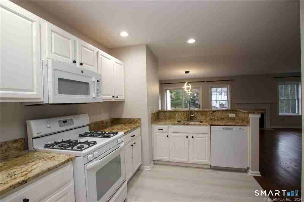 303 Larson Dr #303 - Photo 6 of 13