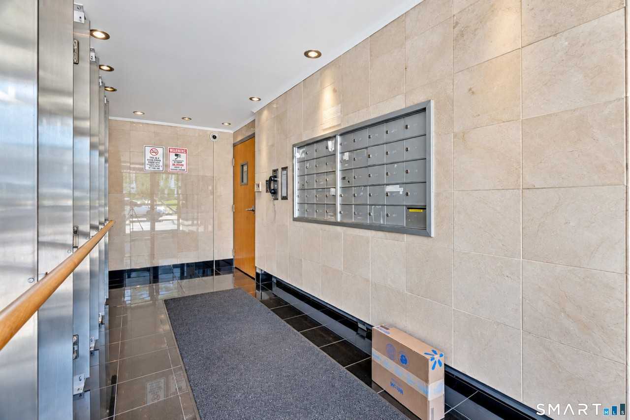 184 Pequot Ave #305 - Photo 3 of 21