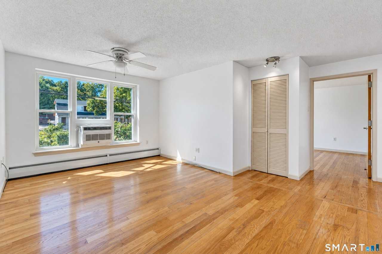 184 Pequot Ave #305 - Photo 5 of 21