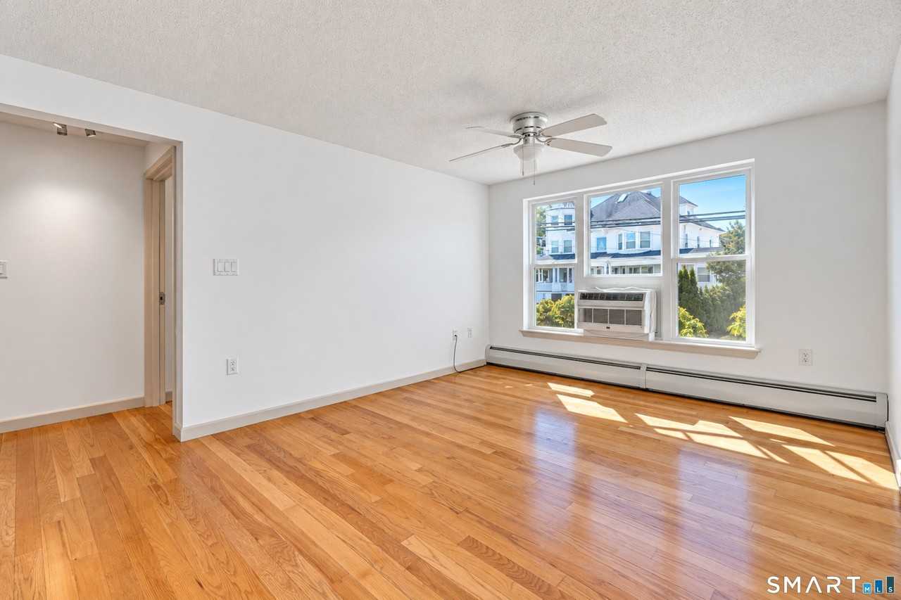 184 Pequot Ave #305 - Photo 6 of 21