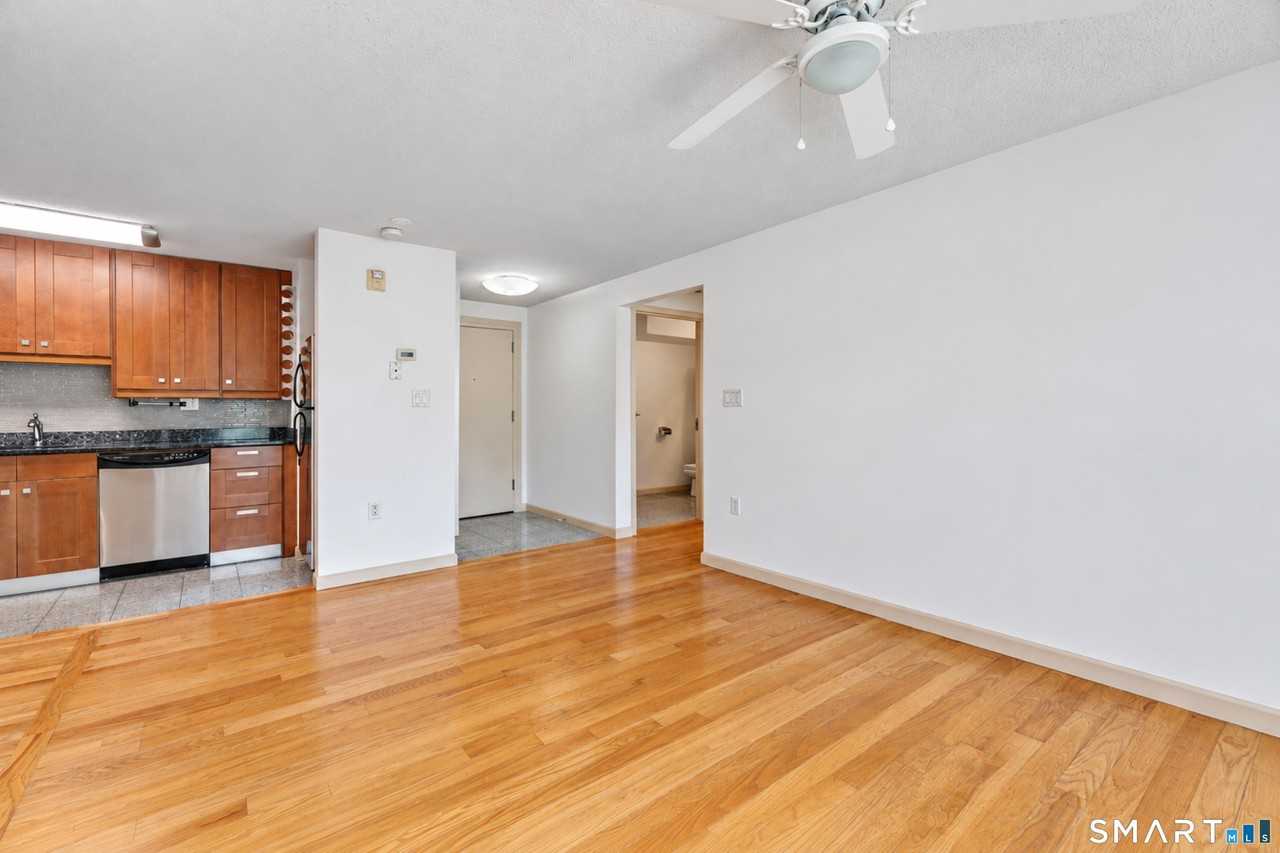 184 Pequot Ave #305 - Photo 7 of 21