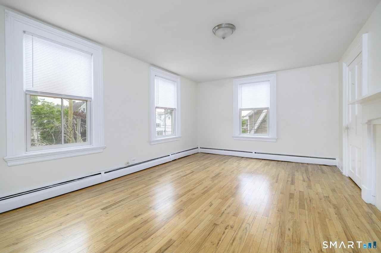 18 Elm Tree Pl #2ndFL - Photo 7 of 12