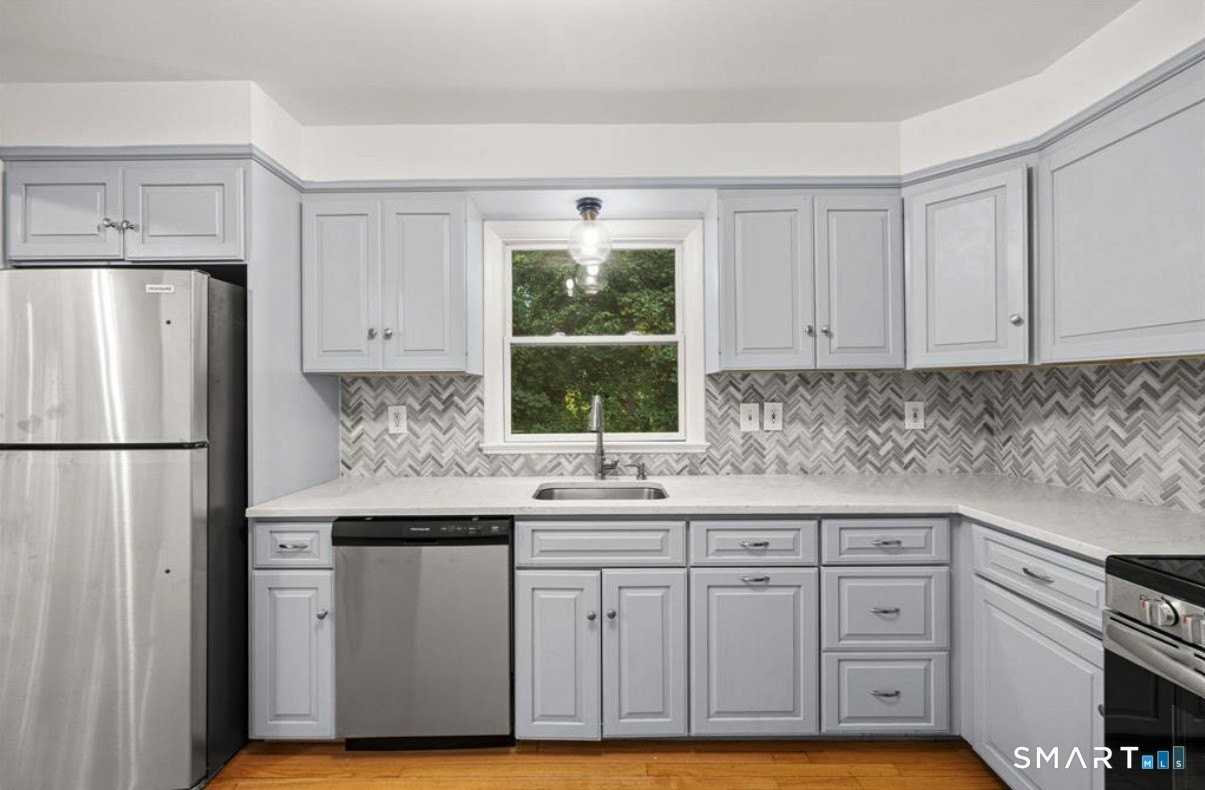 412 Main St - Photo 5 of 25
