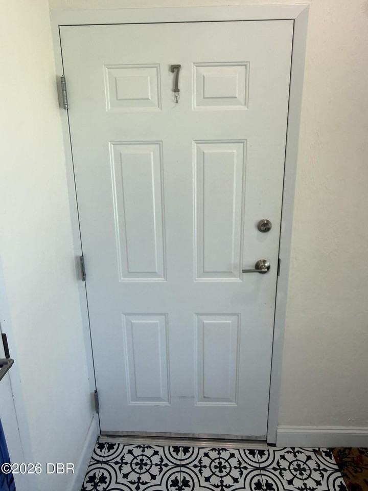 411 N Wild Olive Ave #7 - Photo 2 of 5